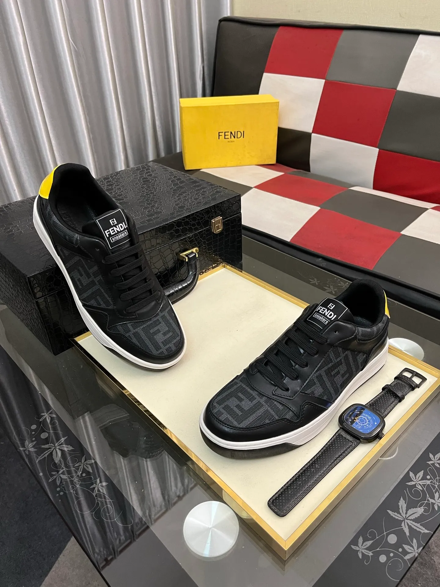 Men's Men's Shoes💰420⌚️⌚️[Fendi] Fendi's latest casual shoes for men! Available at counters simultaneously! A one-to-one replica of the original. Made entirely of imported top-grain calfskin, the interior is made of top-grain water-dyed cowhide, and the original factory-supplied rubber outsole. Leading new fashion concepts. Matching code: 38-443️⃣Colors available
